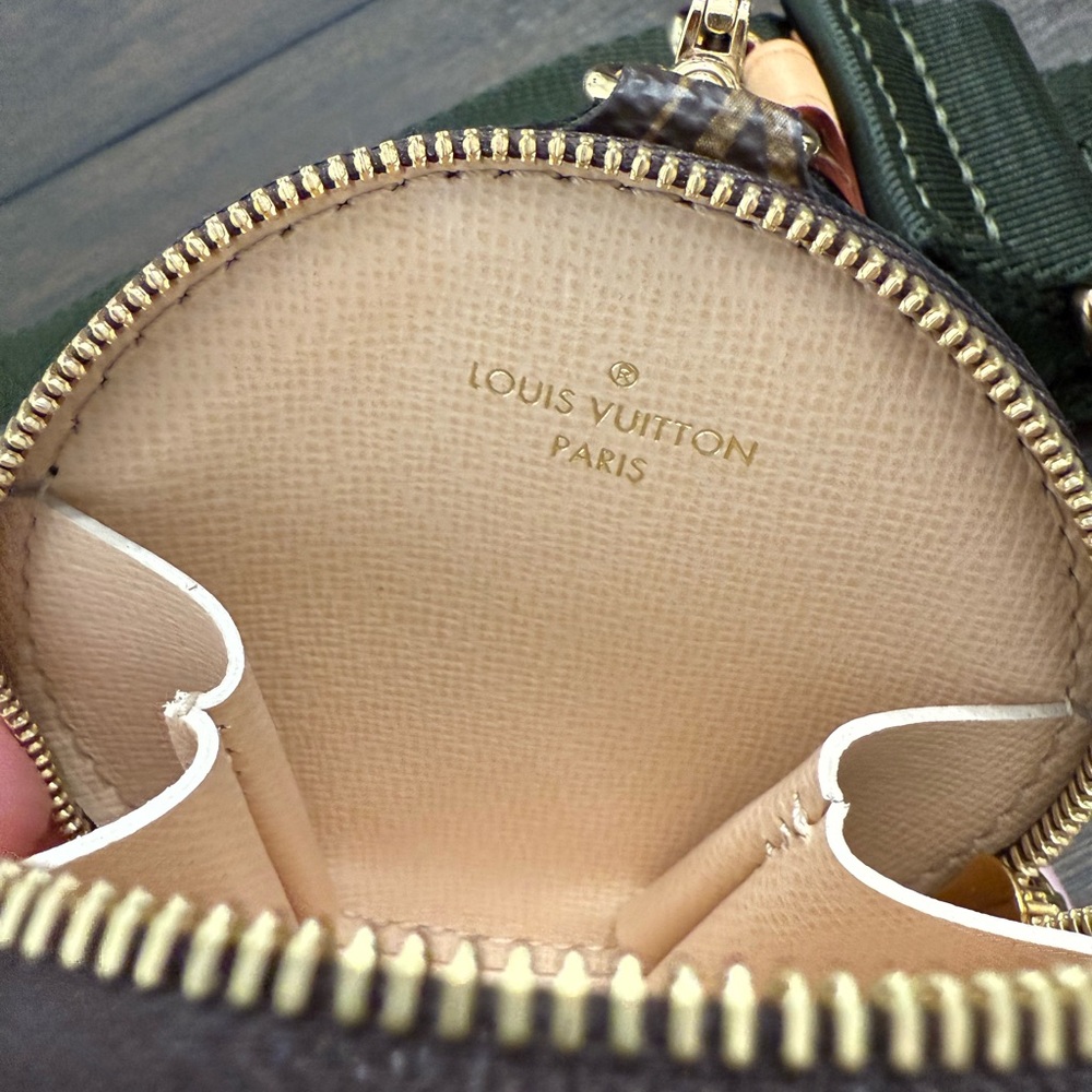 Authentic Louis Vuitton Multi-Pochette with Green Strap Like New - Picture 6 of 8